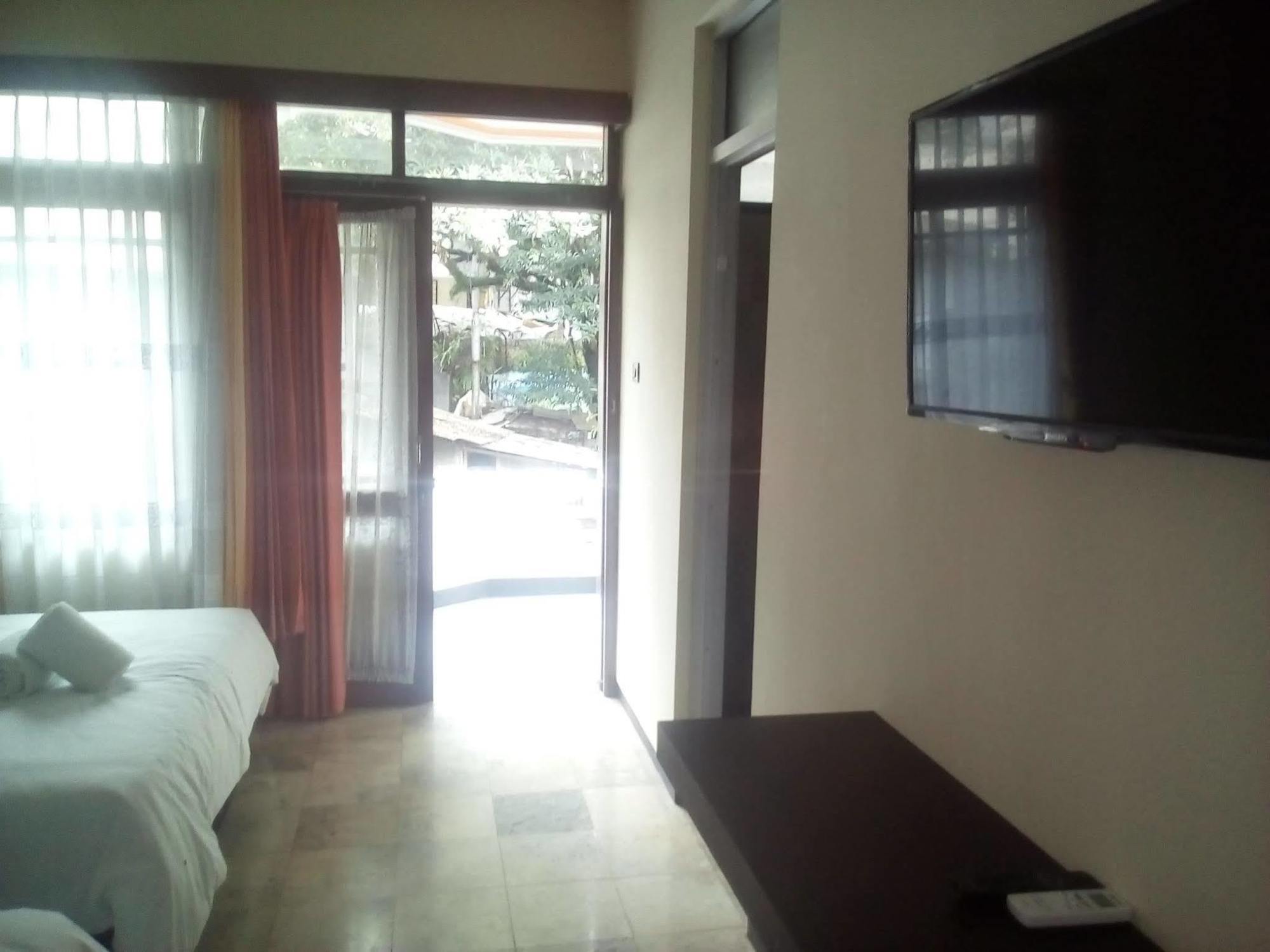 Simply Homy Guest House Pasteur Bandung Exterior photo